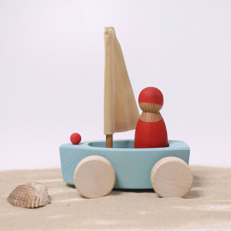 Little Land Yacht with Sailor