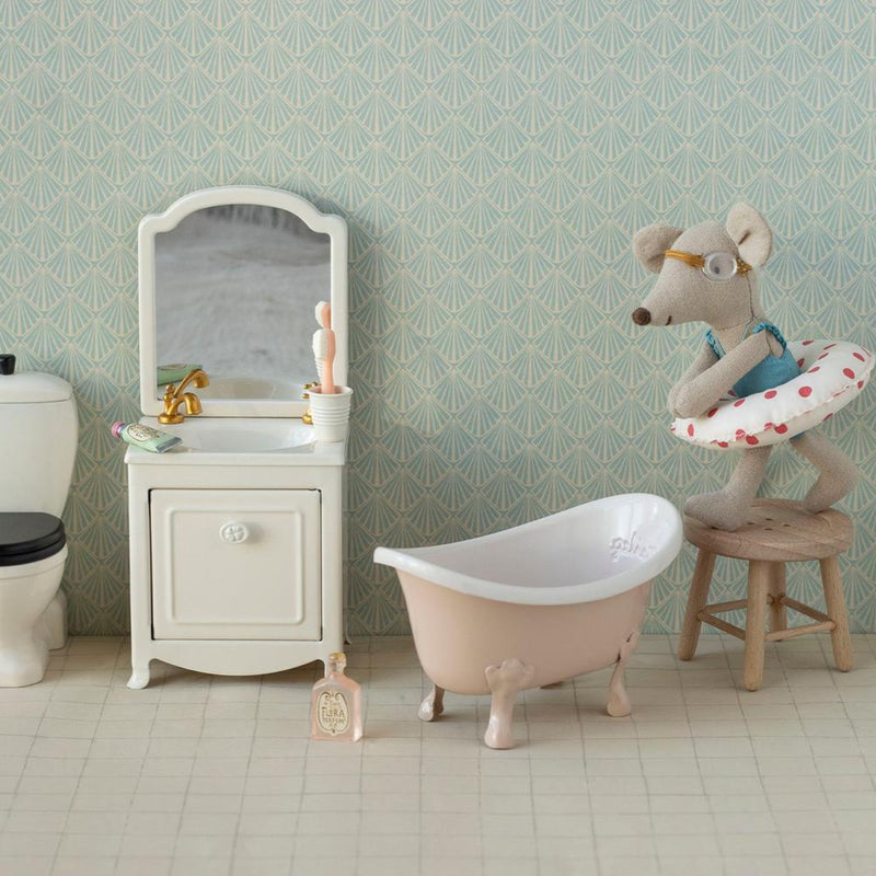 Bathtub, Mouse