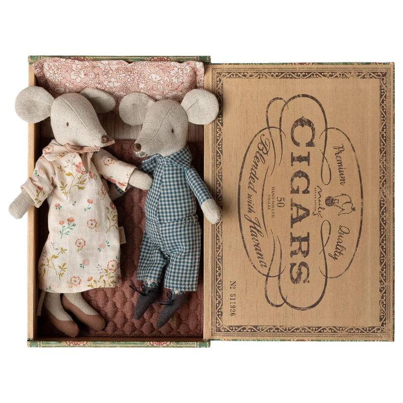 Grandma + Grandpa Mice in Cigarbox