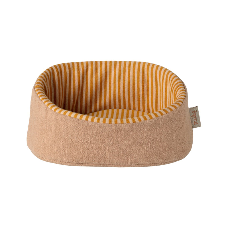 Pet Basket, Powder